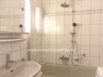 INAKTIV Großzügige Wohnung mit sonnigem Balkon, mit Anschluß an die Natur und Pinneberg - Im Wannenbad